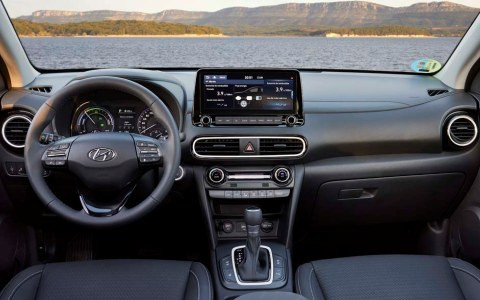 Hyundai Kona Auto hibrid interior